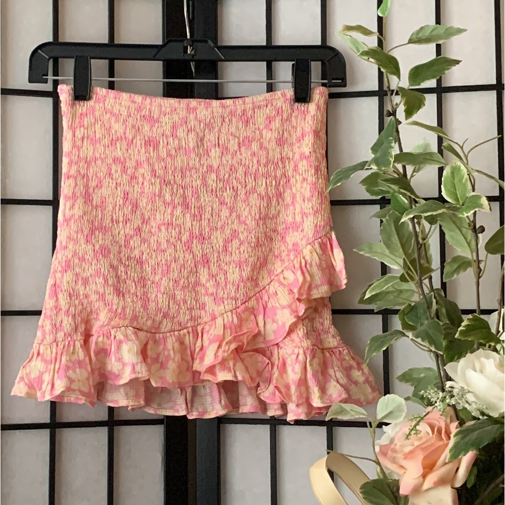 NWT ZARA - Light Pink Floral Ruffled Mini Skirt 🩷